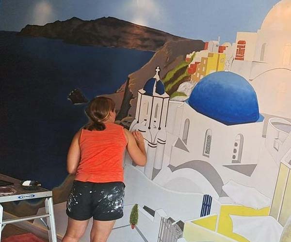 rachael painting a santorini mural